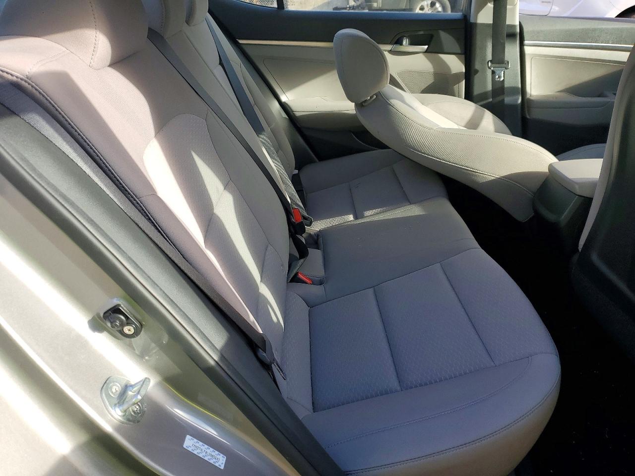 2020 HYUNDAI ELANTRA SE photo 10