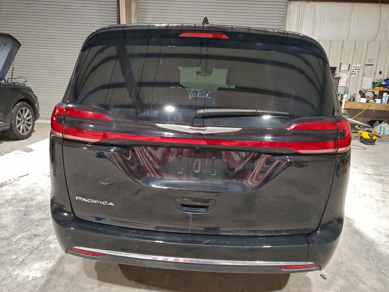 2025 CHRYSLER PACIFICA SELECT photo 6