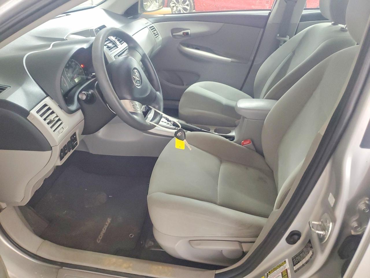 2013 TOYOTA COROLLA photo 7