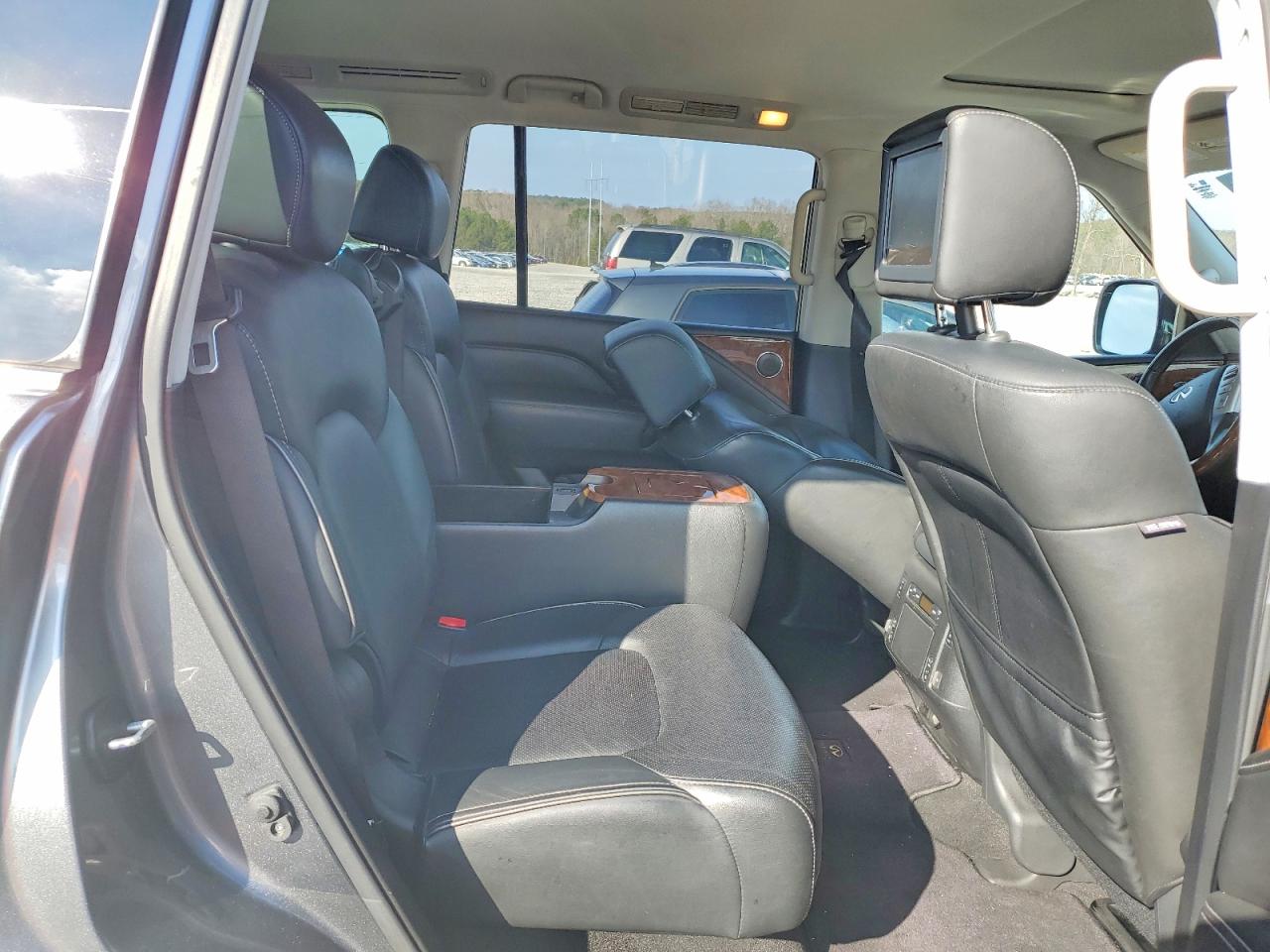 2018 INFINITI QX80 BASE photo 11