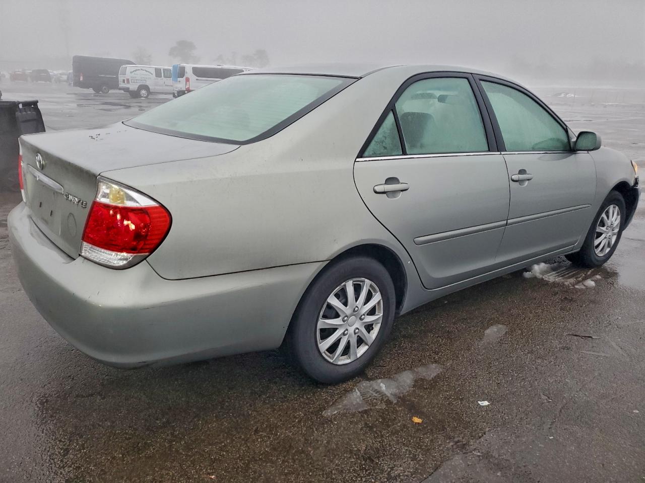 2005 TOYOTA CAMRY LE photo 3