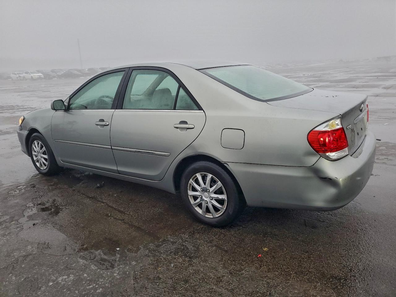 2005 TOYOTA CAMRY LE photo 2