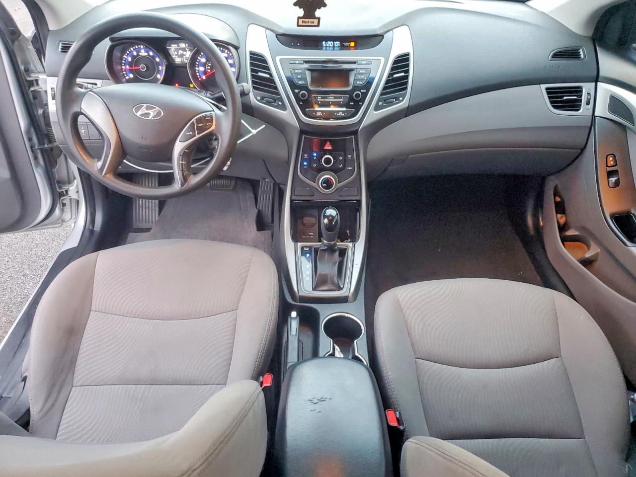 2016 HYUNDAI ELANTRA SE photo 8