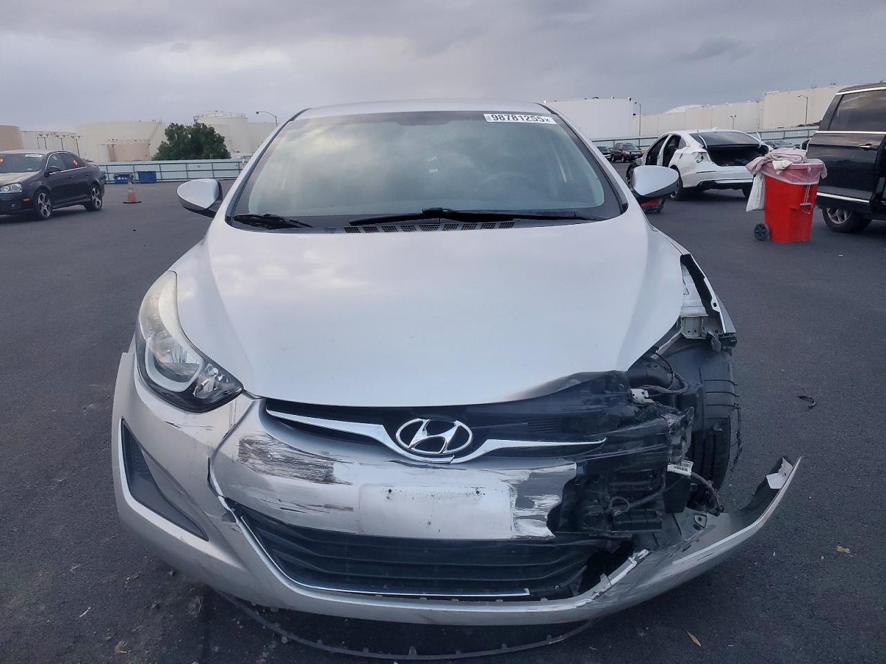 2016 HYUNDAI ELANTRA SE photo 5