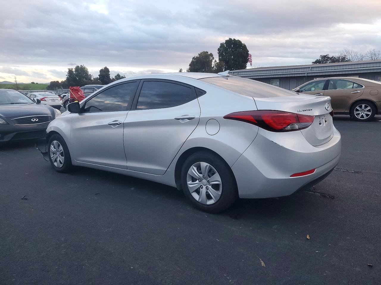 2016 HYUNDAI ELANTRA SE photo 2