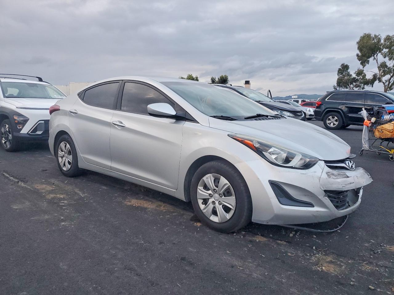 2016 HYUNDAI ELANTRA SE photo 4