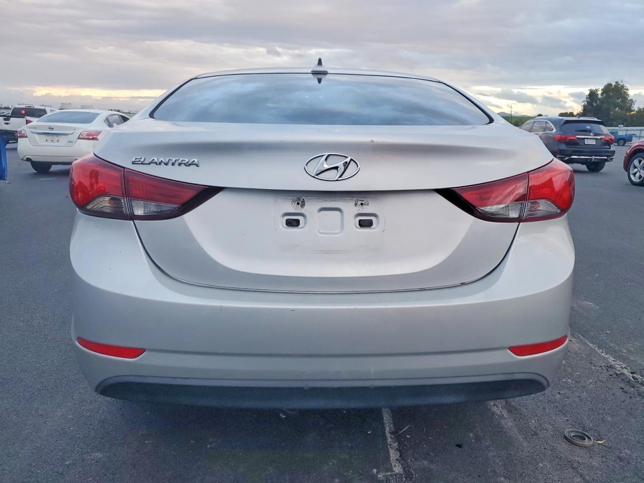 2016 HYUNDAI ELANTRA SE photo 6
