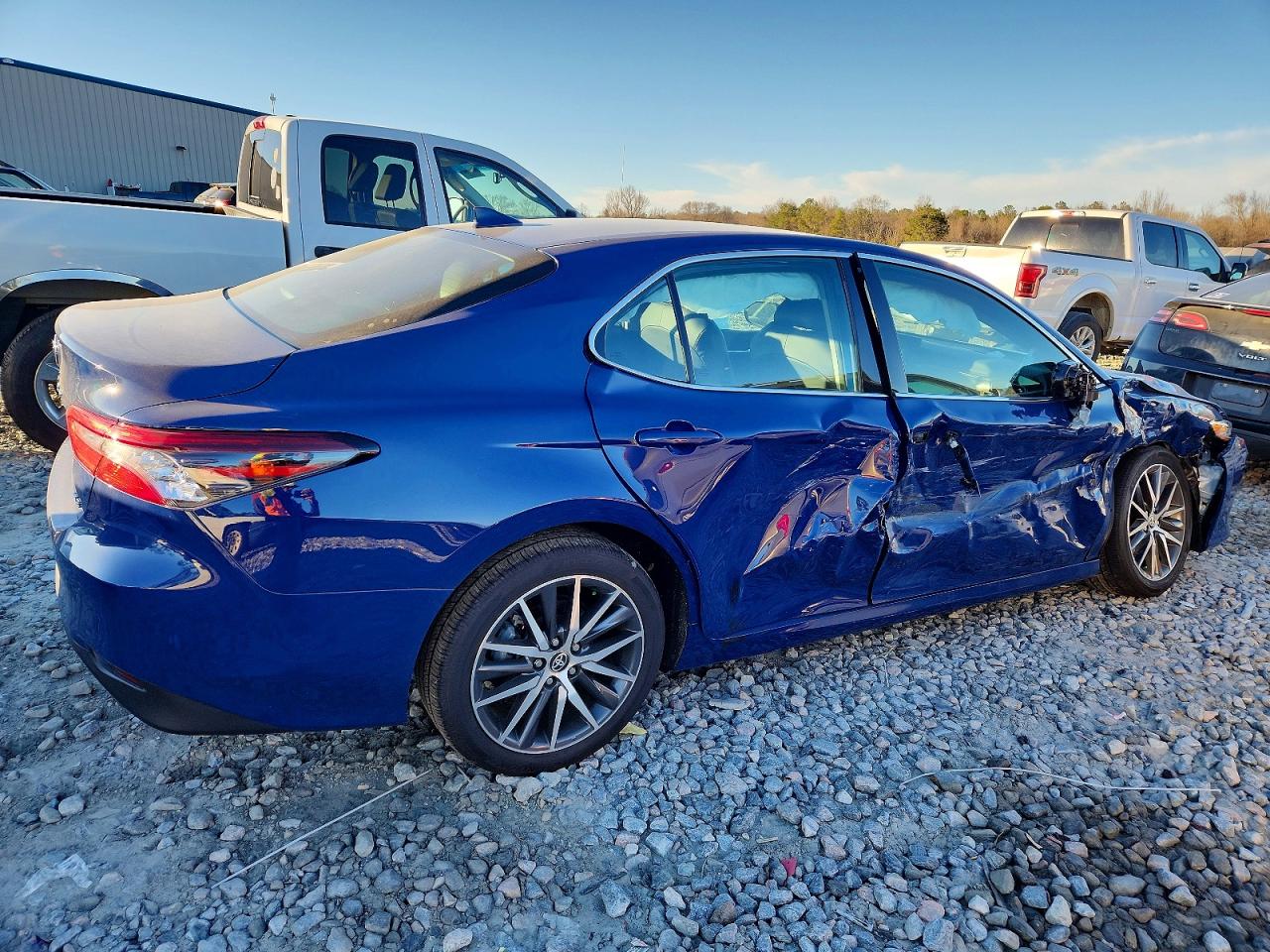 2024 TOYOTA CAMRY XLE photo 3