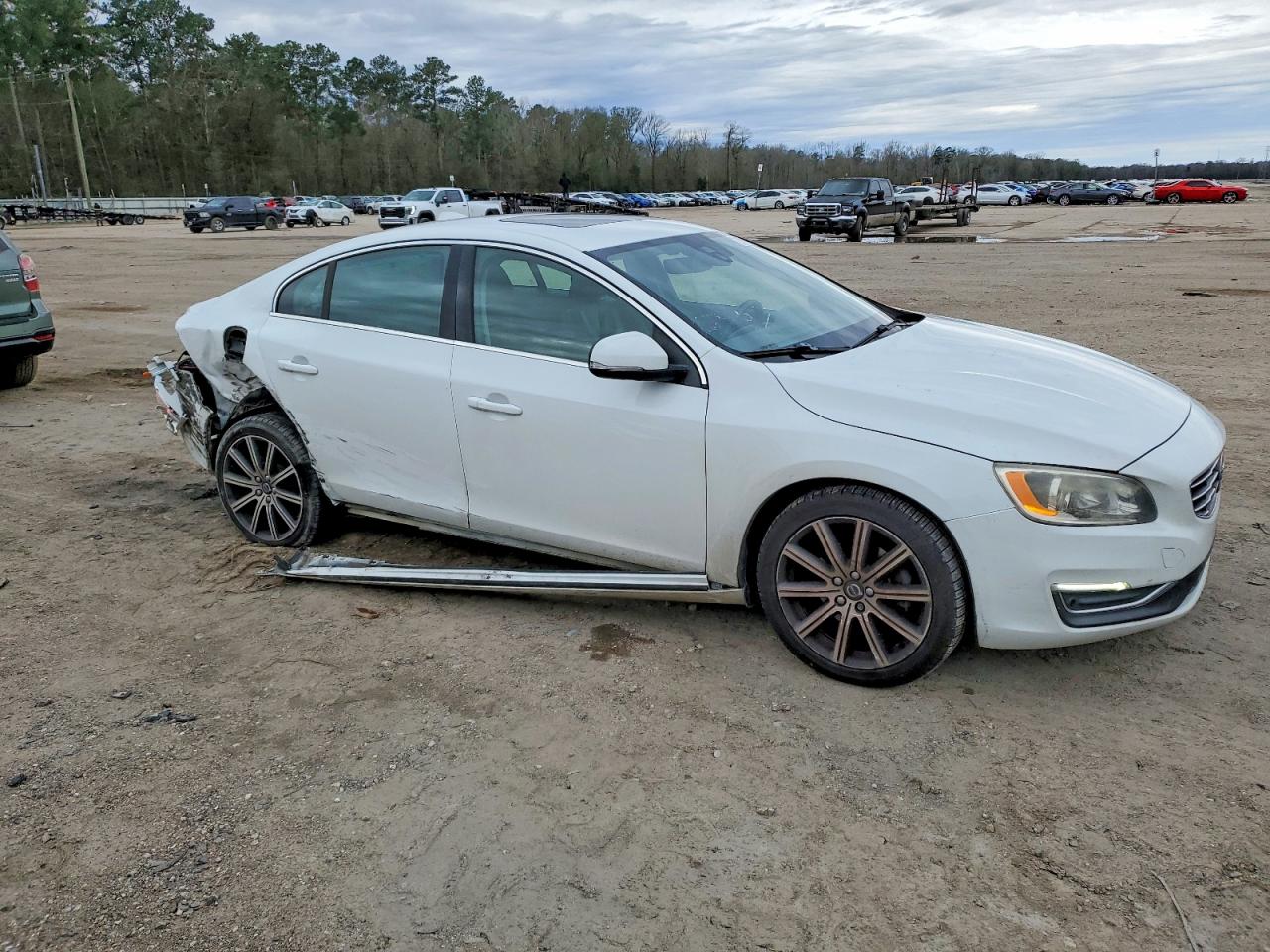 2016 VOLVO S60 PREMIER photo 4