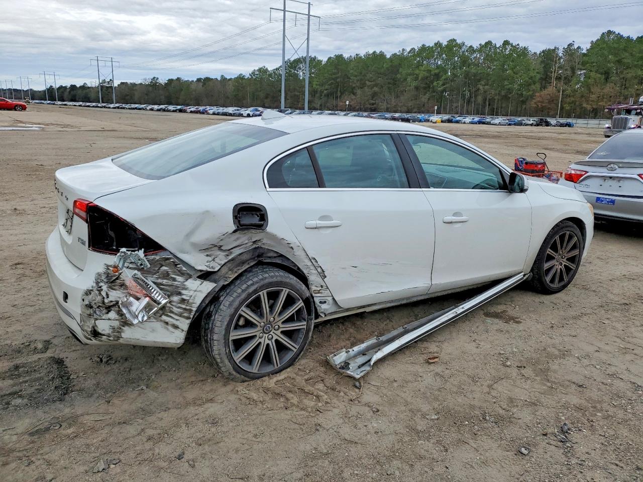 2016 VOLVO S60 PREMIER photo 3