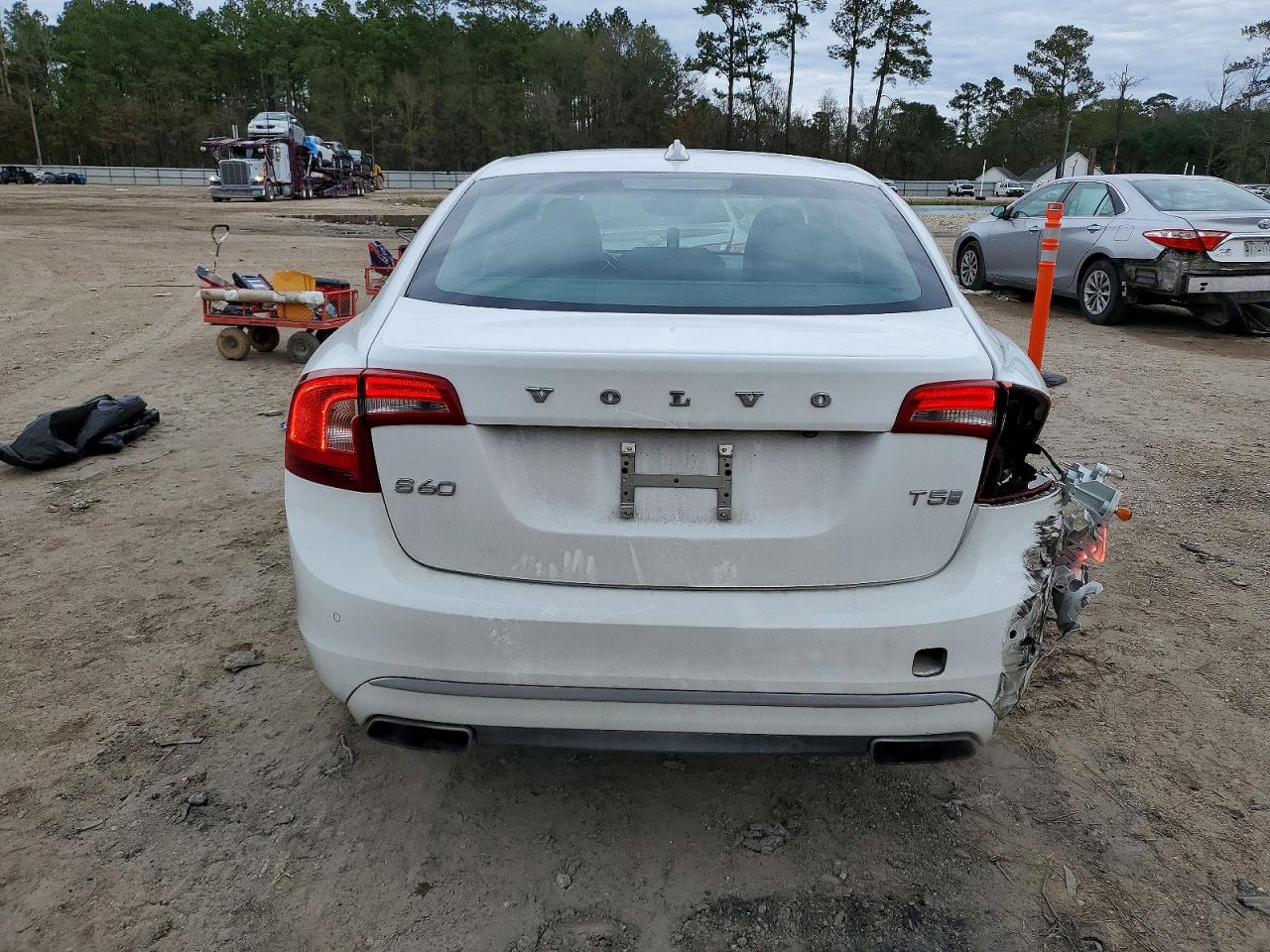 2016 VOLVO S60 PREMIER photo 6