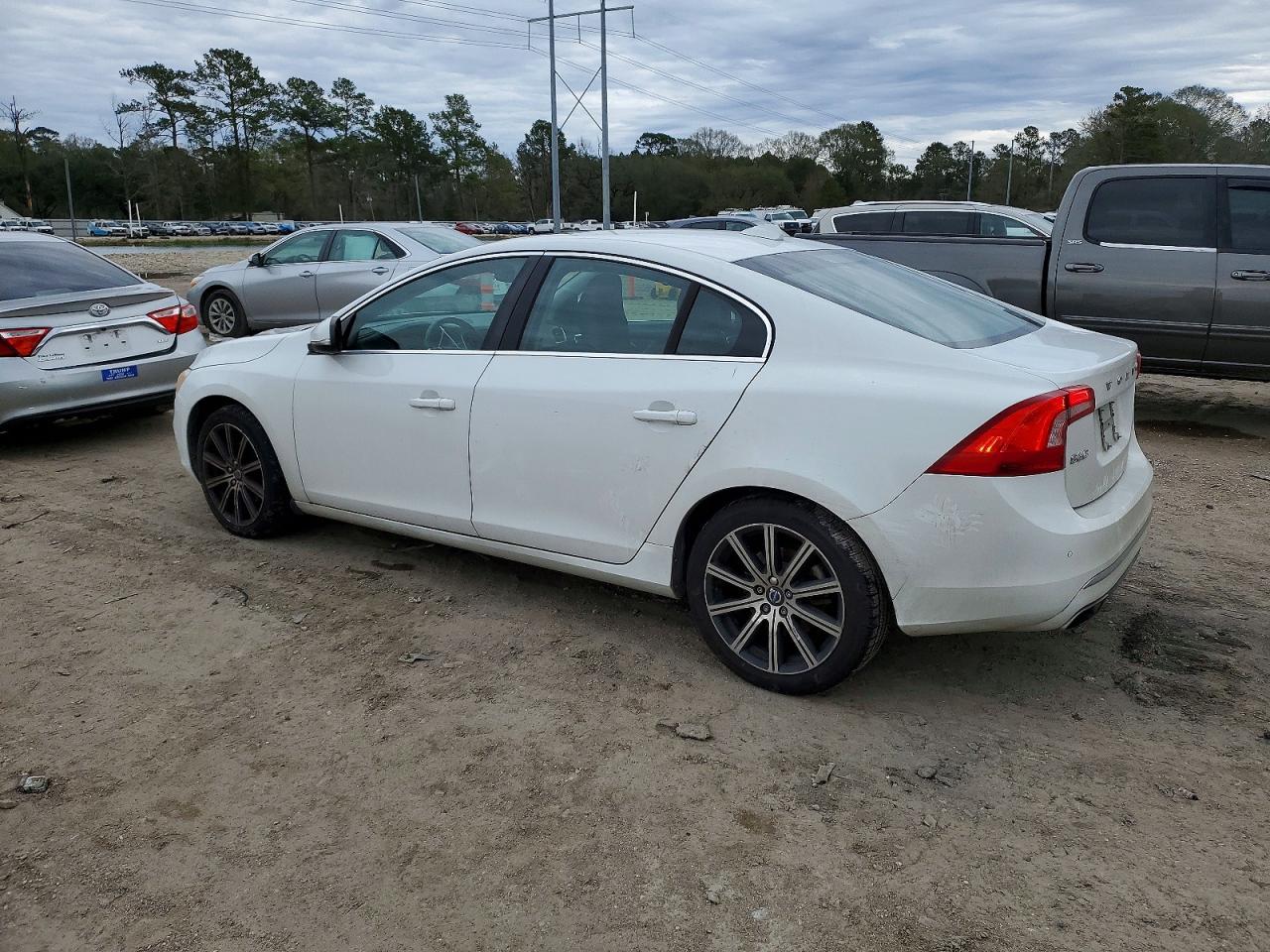 2016 VOLVO S60 PREMIER photo 2