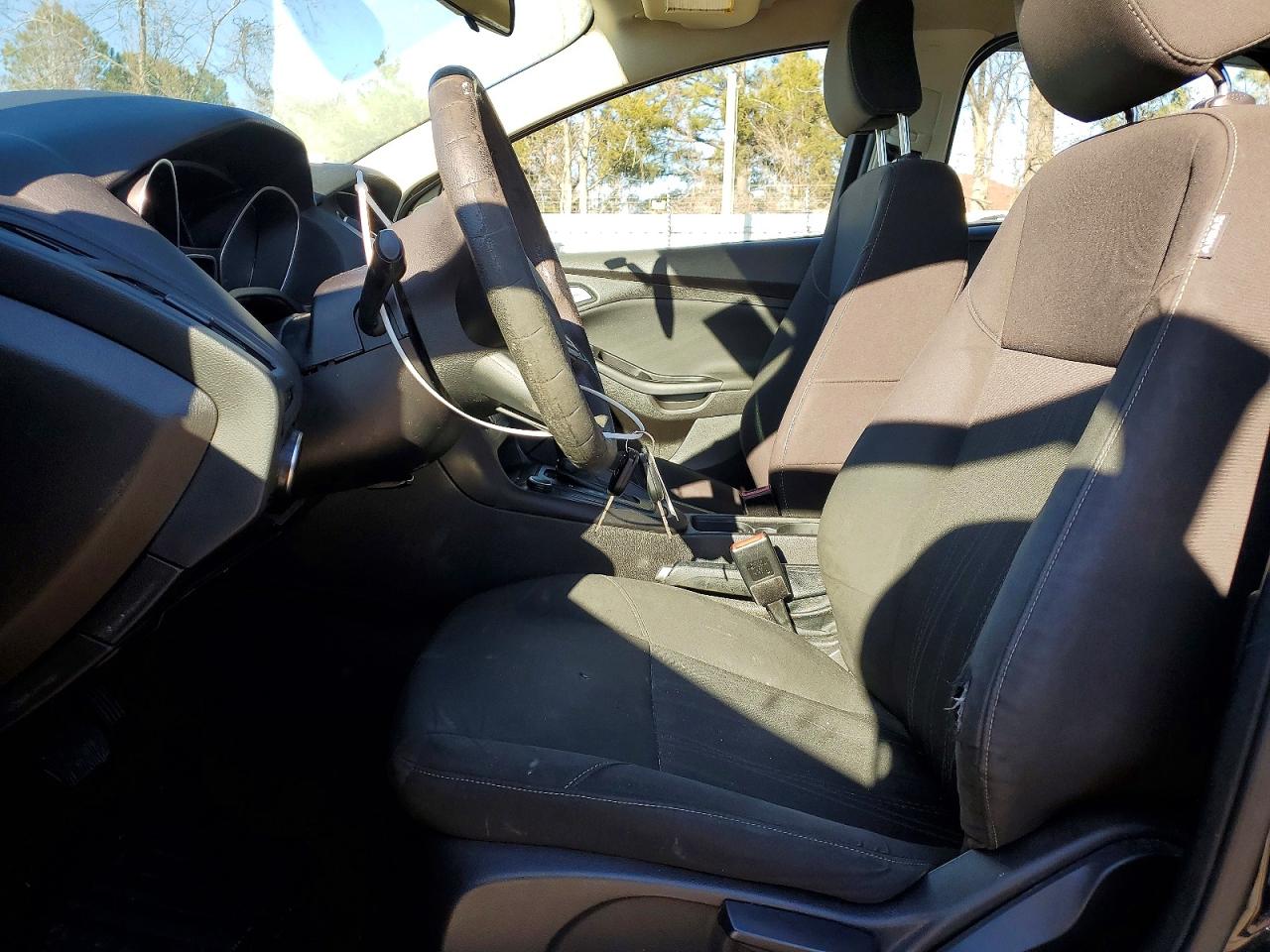 2017 FORD FOCUS SE photo 7