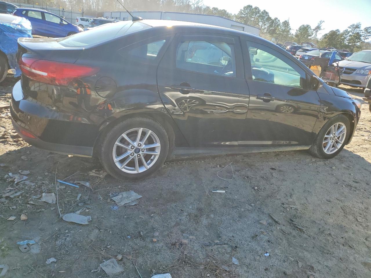 2017 FORD FOCUS SE photo 3