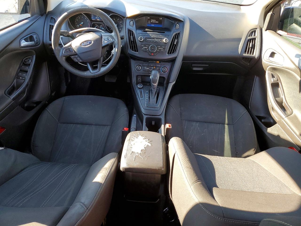 2017 FORD FOCUS SE photo 8