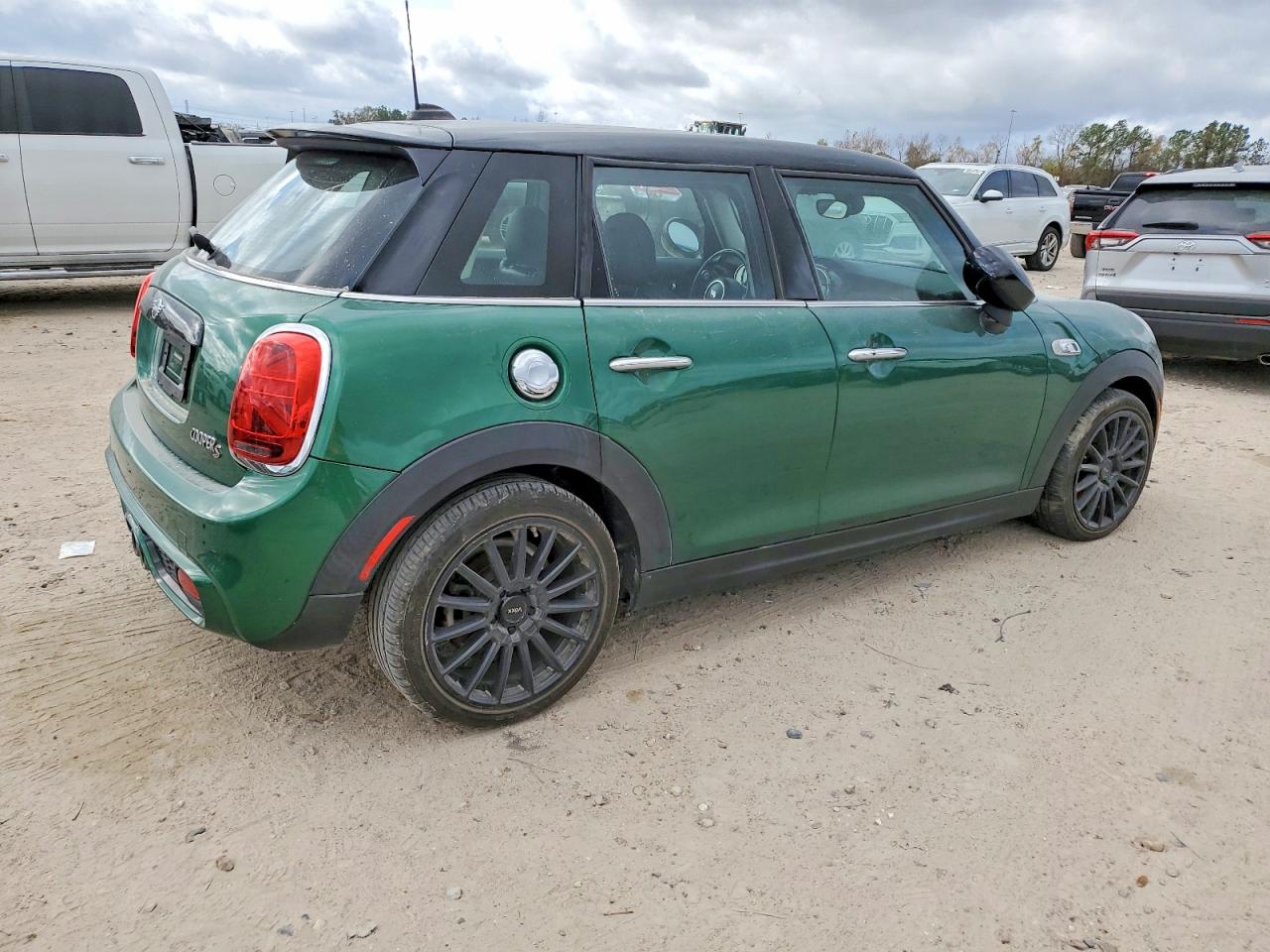 2020 MINI COOPER S photo 3