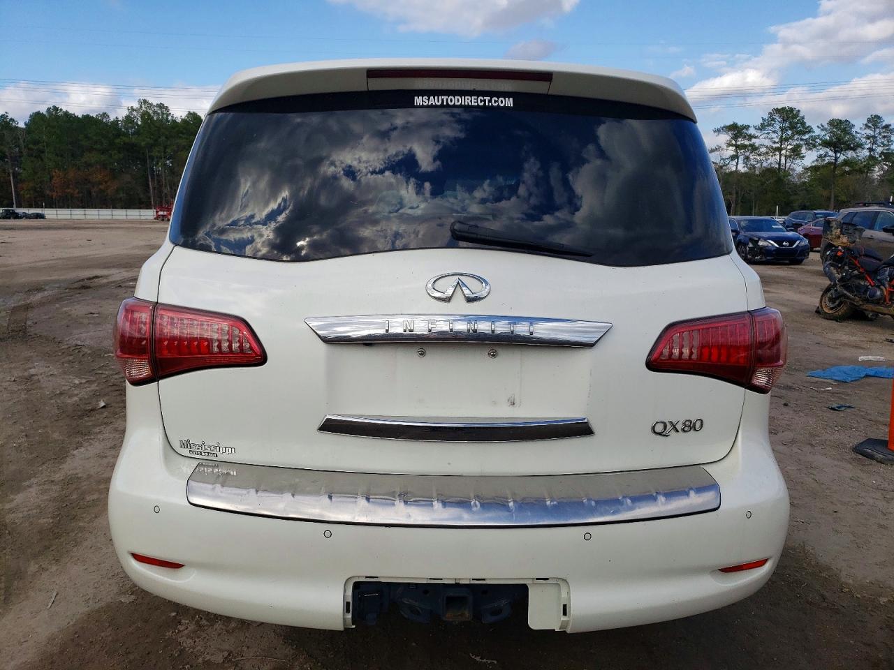 2017 INFINITI QX80 BASE photo 6