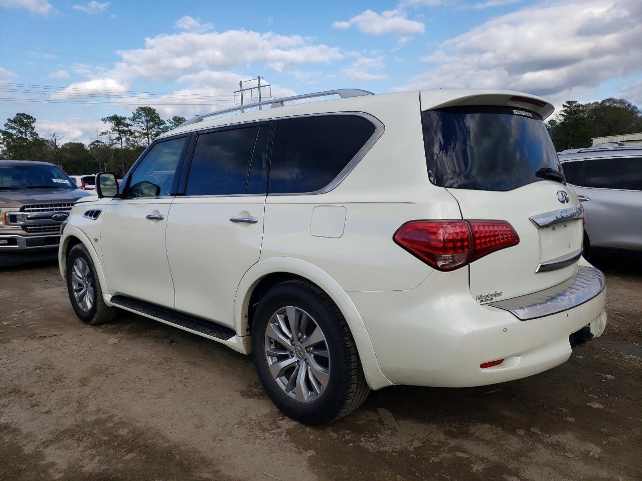 2017 INFINITI QX80 BASE photo 2