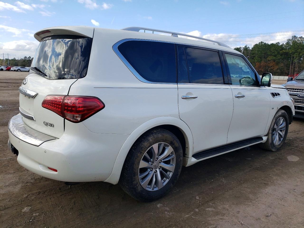 2017 INFINITI QX80 BASE photo 3