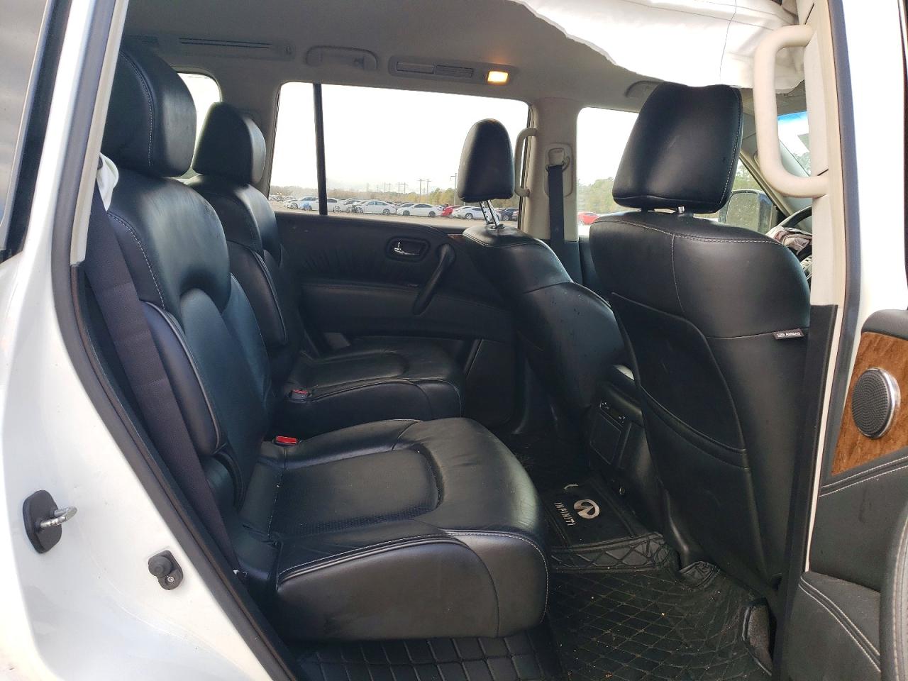 2017 INFINITI QX80 BASE photo 11