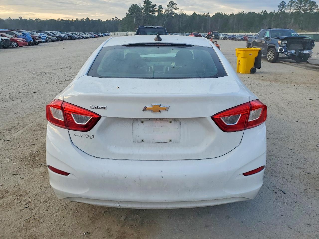 2017 CHEVROLET CRUZE LS photo 6