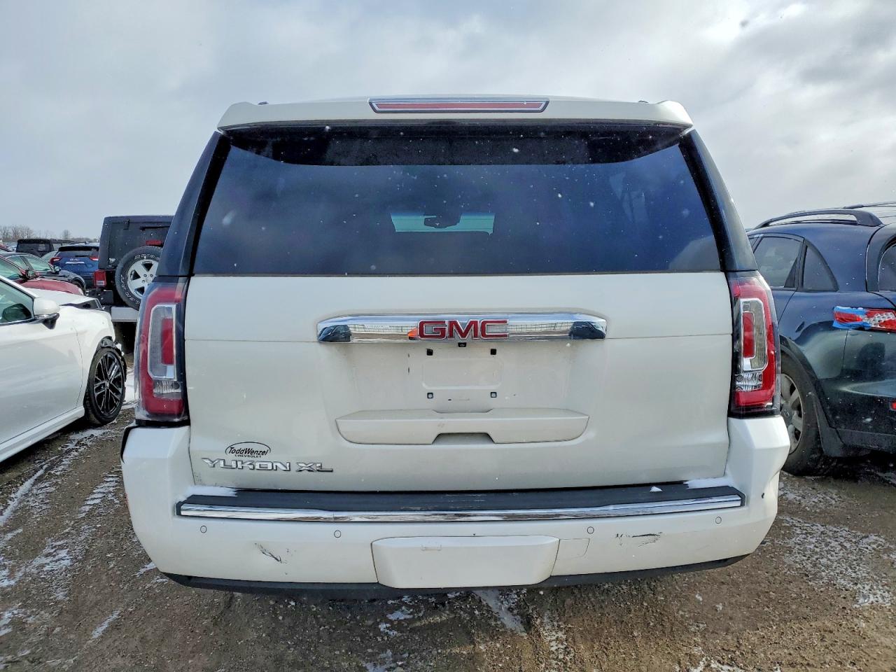 2015 GMC YUKON XL DENALI photo 6