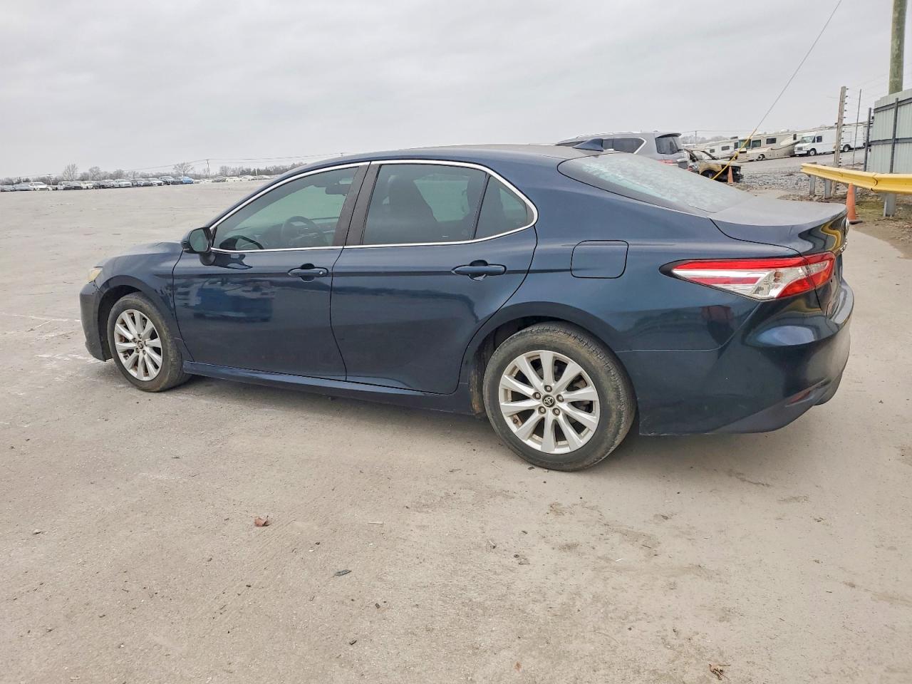 2019 TOYOTA CAMRY L photo 2