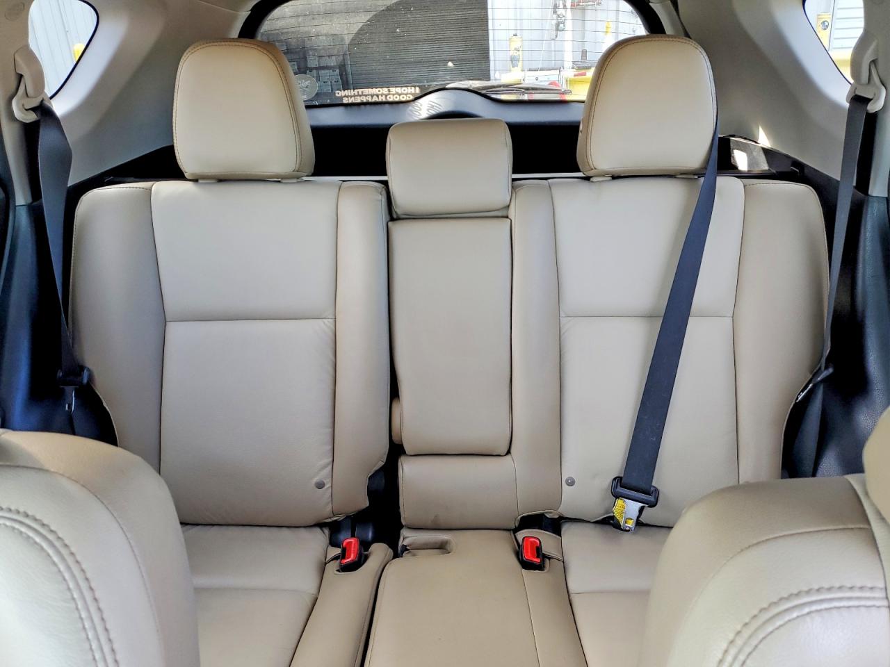 2015 TOYOTA RAV4 XLE photo 10