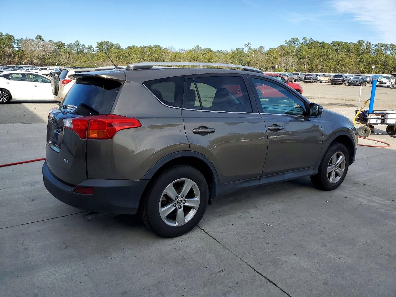 2015 TOYOTA RAV4 XLE photo 3