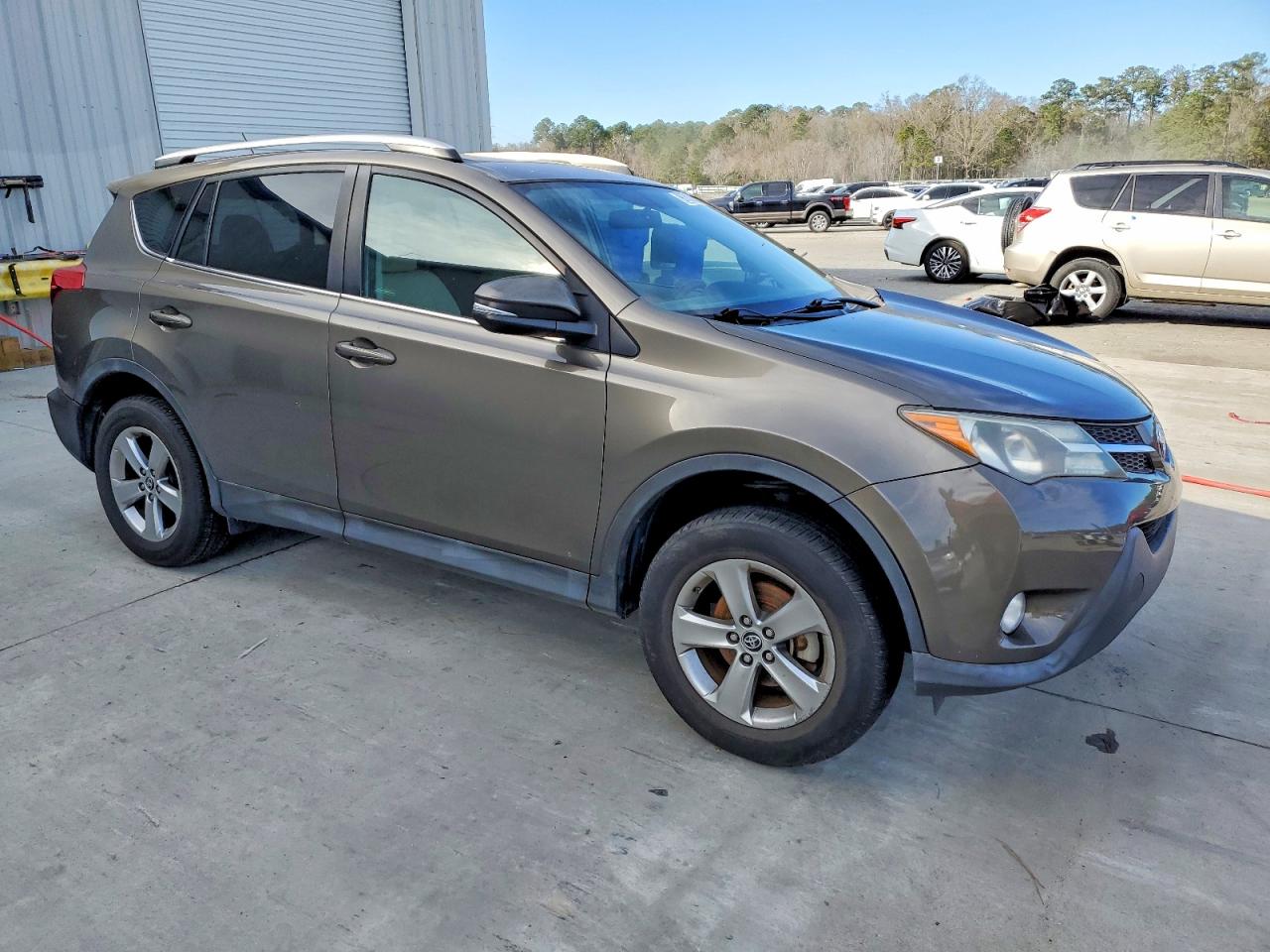 2015 TOYOTA RAV4 XLE photo 4