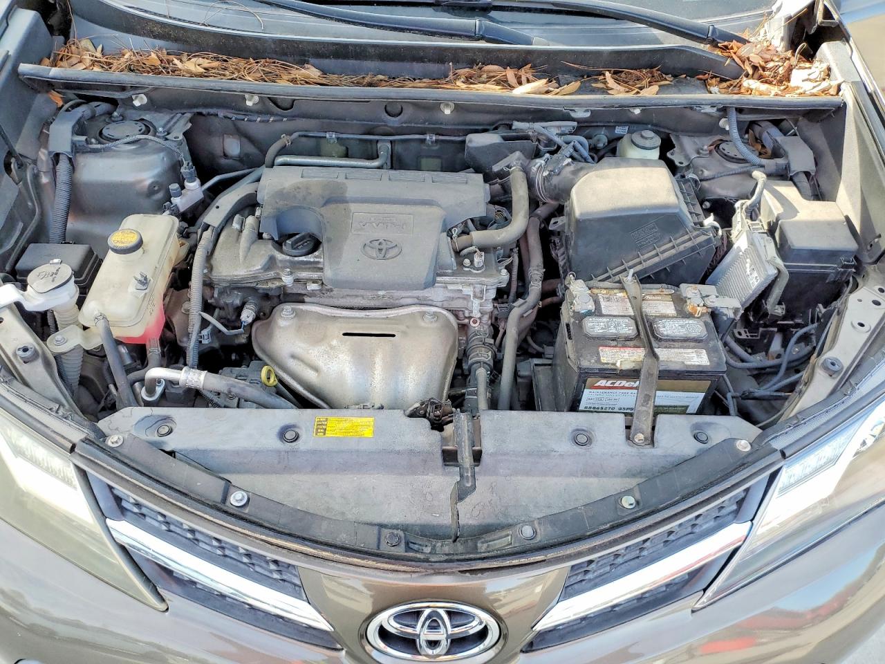 2015 TOYOTA RAV4 XLE photo 12