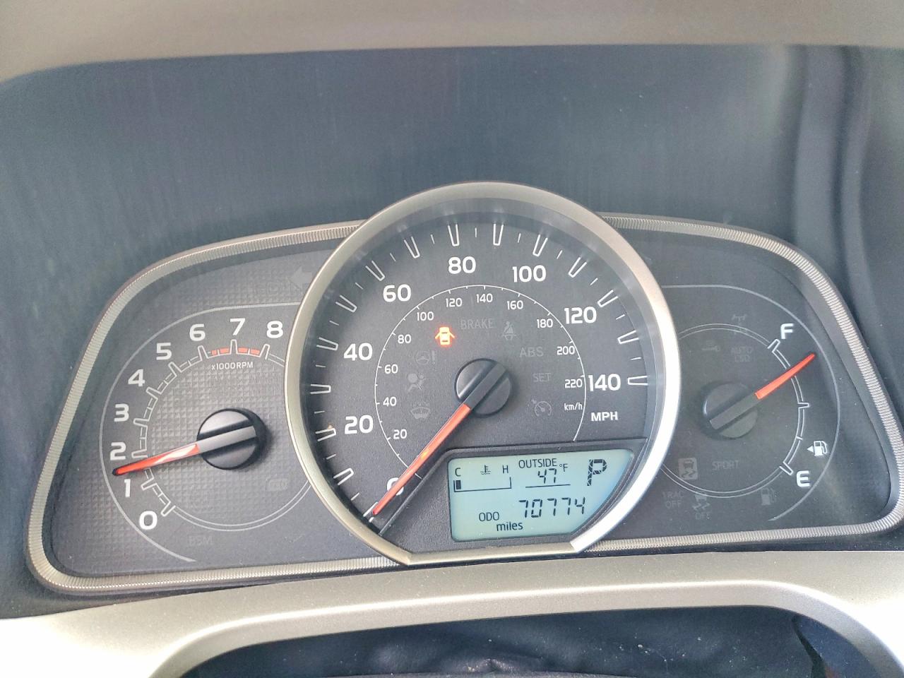 2015 TOYOTA RAV4 XLE photo 9