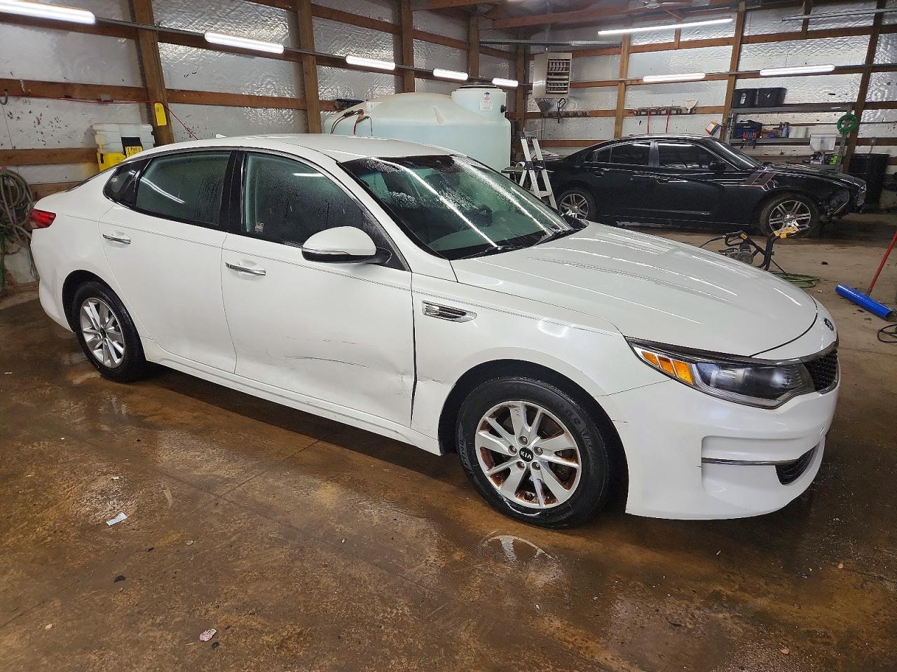 2016 KIA OPTIMA LX photo 4