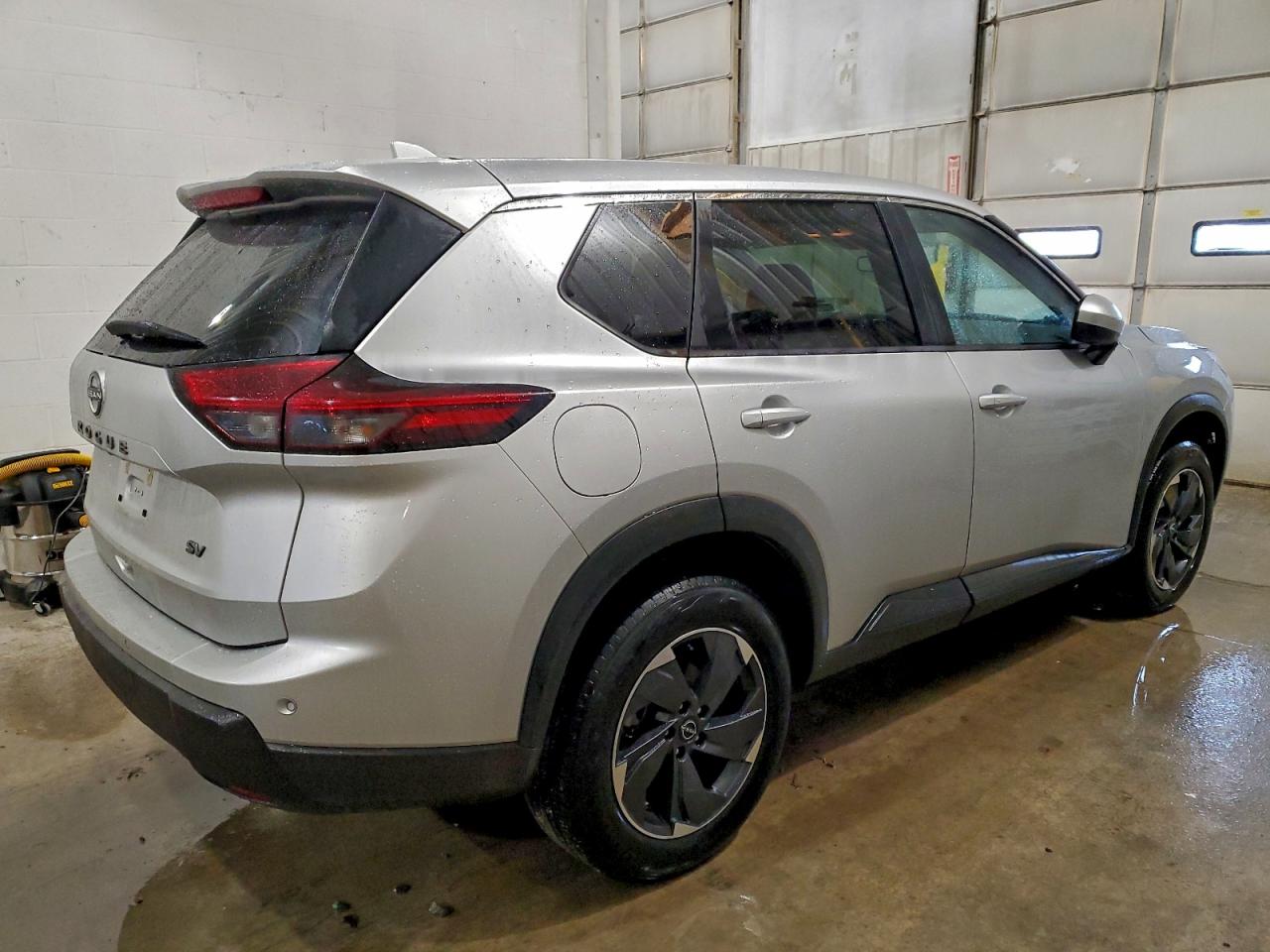 2024 NISSAN ROGUE SV photo 3
