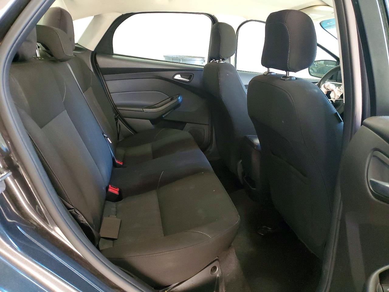2018 FORD FOCUS SE photo 10