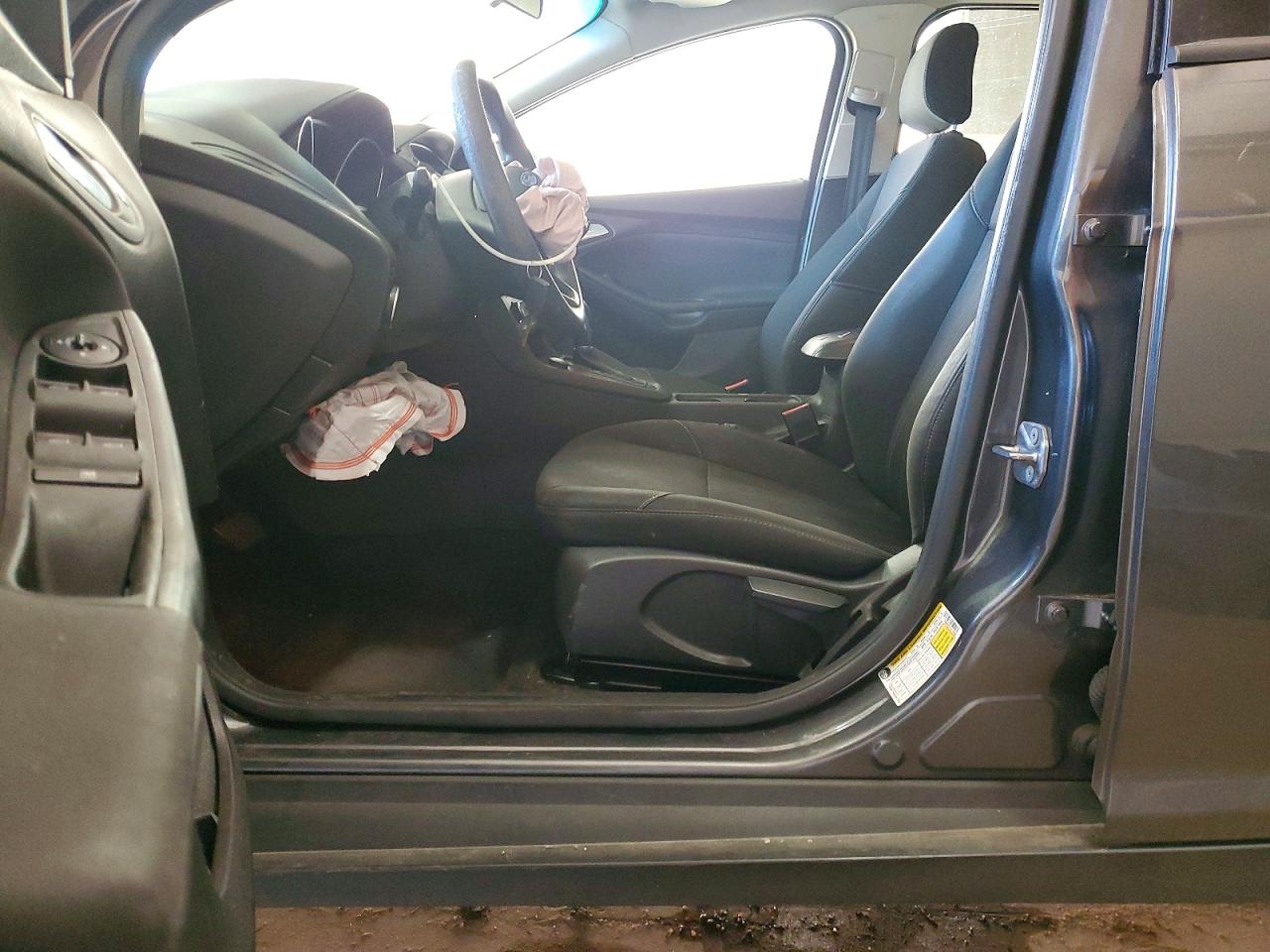 2018 FORD FOCUS SE photo 7