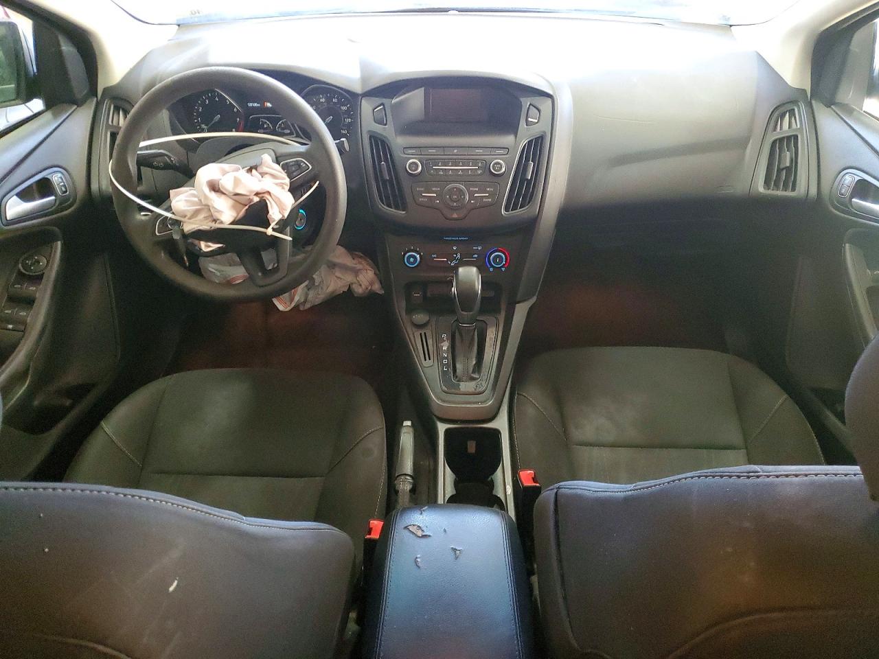 2018 FORD FOCUS SE photo 8