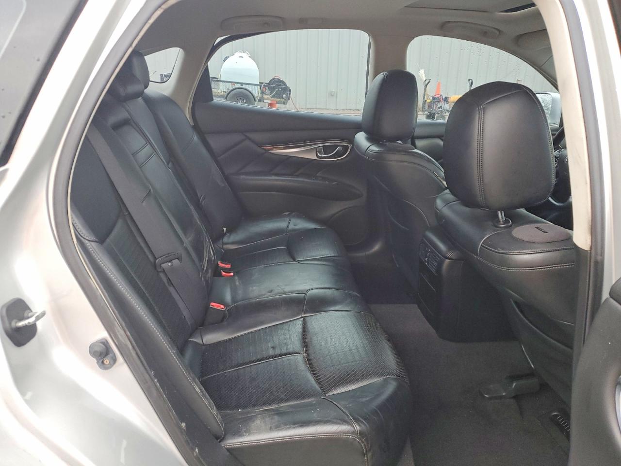 2011 INFINITI M37 BASE photo 19