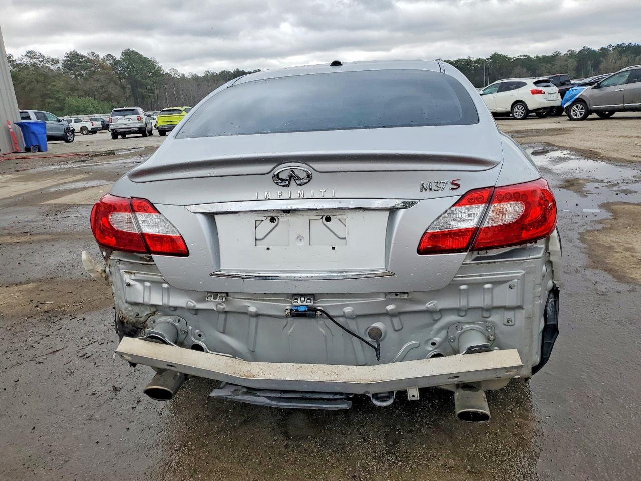 2011 INFINITI M37 BASE photo 11