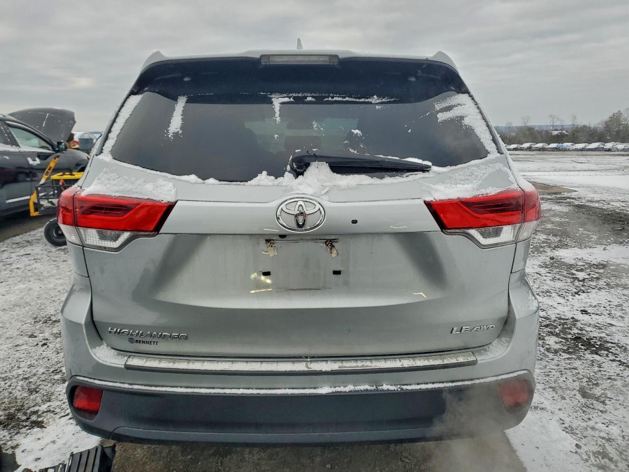 2019 TOYOTA HIGHLANDER LE photo 6