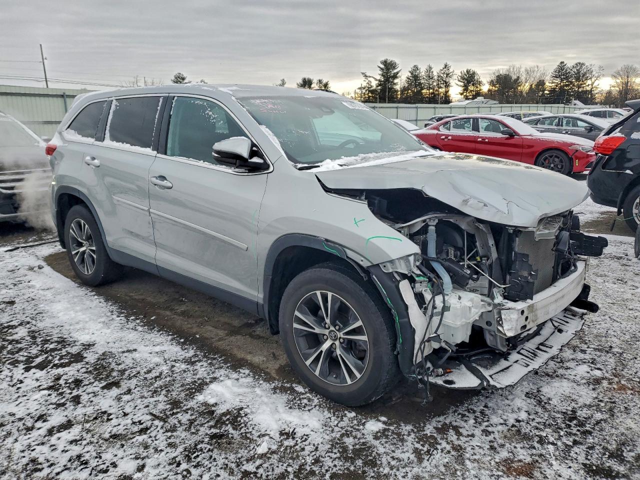 2019 TOYOTA HIGHLANDER LE photo 4