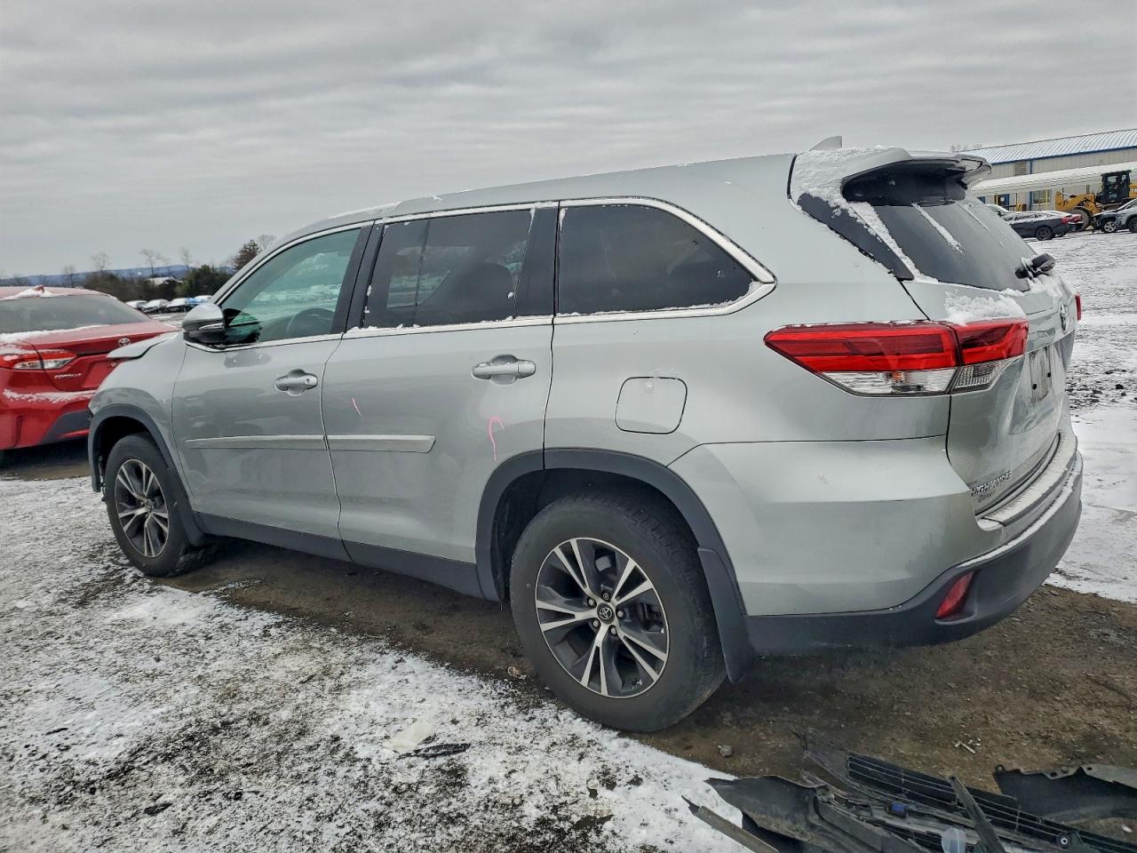 2019 TOYOTA HIGHLANDER LE photo 2