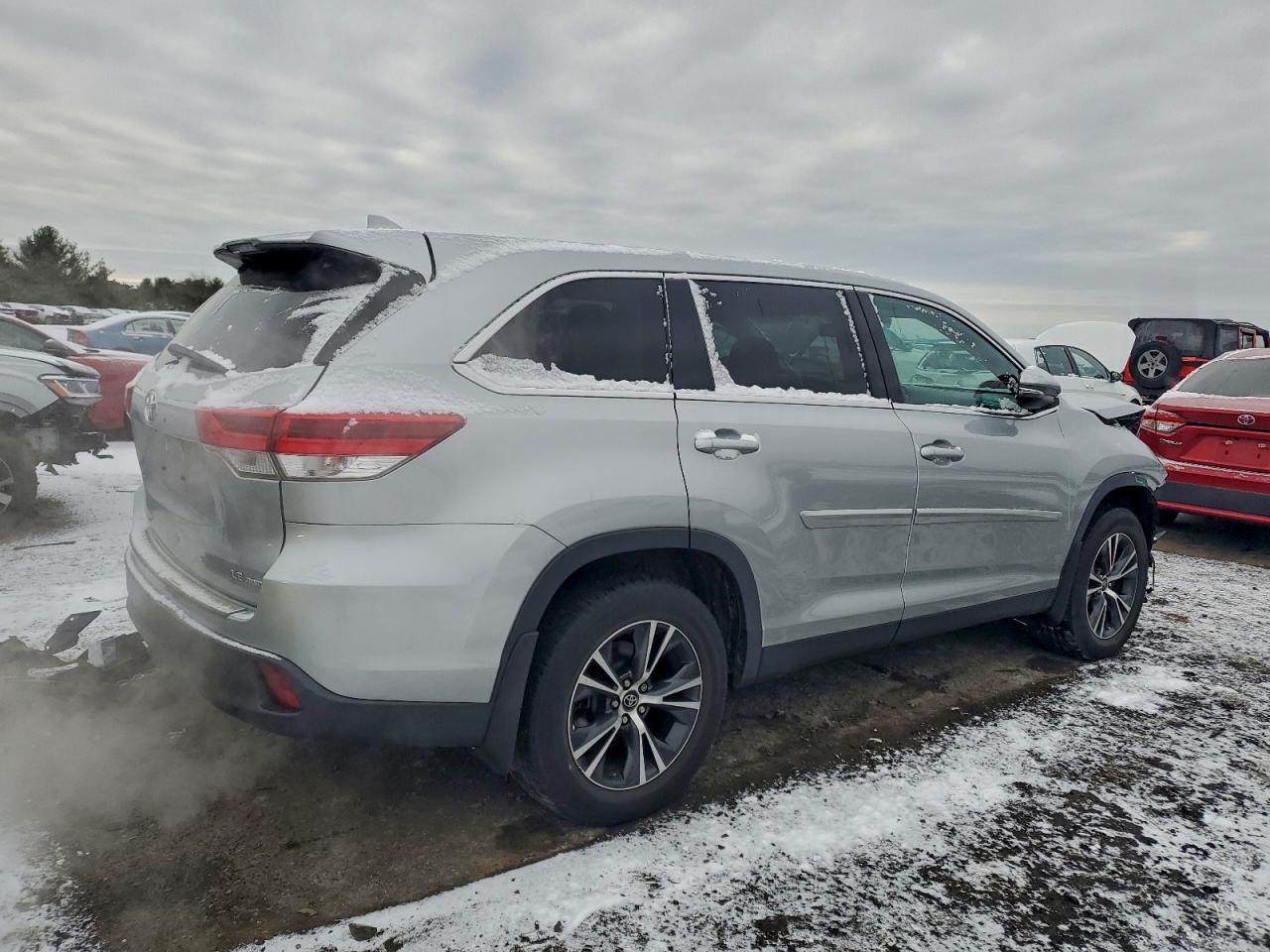 2019 TOYOTA HIGHLANDER LE photo 3