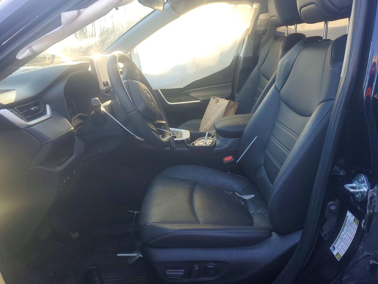 2024 TOYOTA RAV4 XLE PREMIUM photo 7