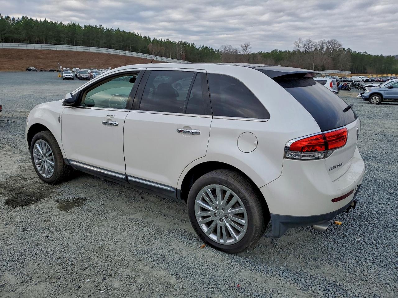2011 LINCOLN MKX photo 2