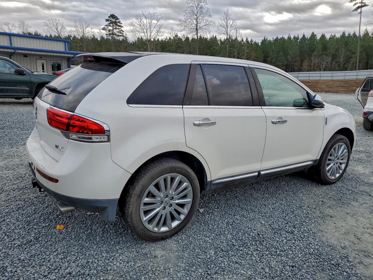 2011 LINCOLN MKX photo 3