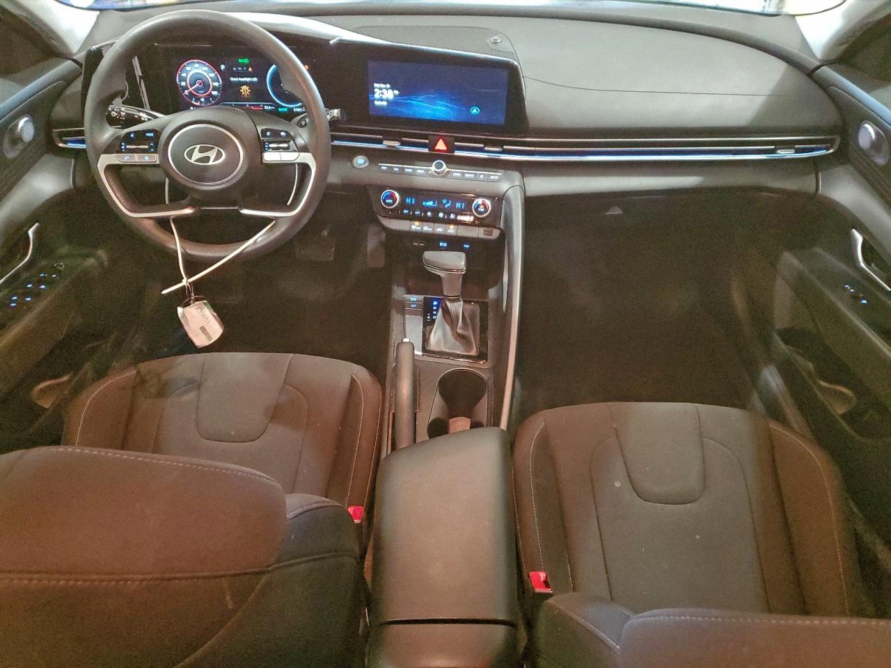 2024 HYUNDAI ELANTRA SEL photo 8