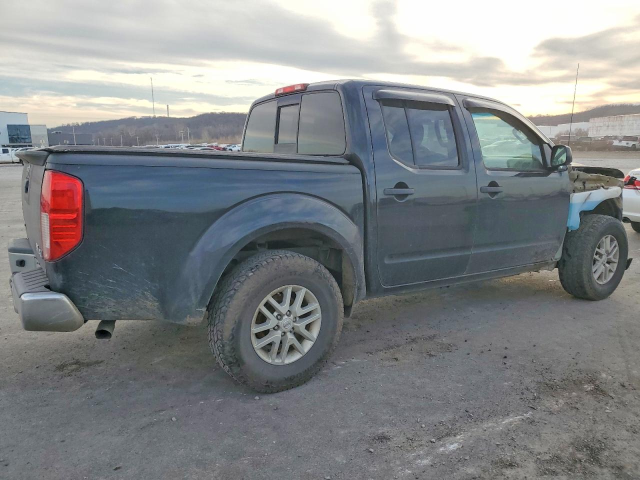 2017 NISSAN FRONTIER S photo 3