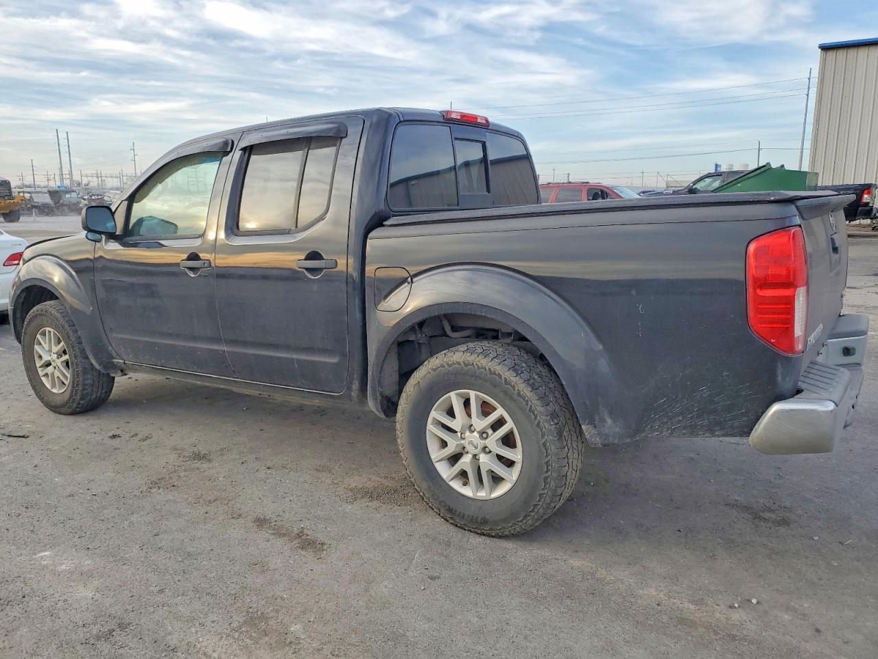 2017 NISSAN FRONTIER S photo 2