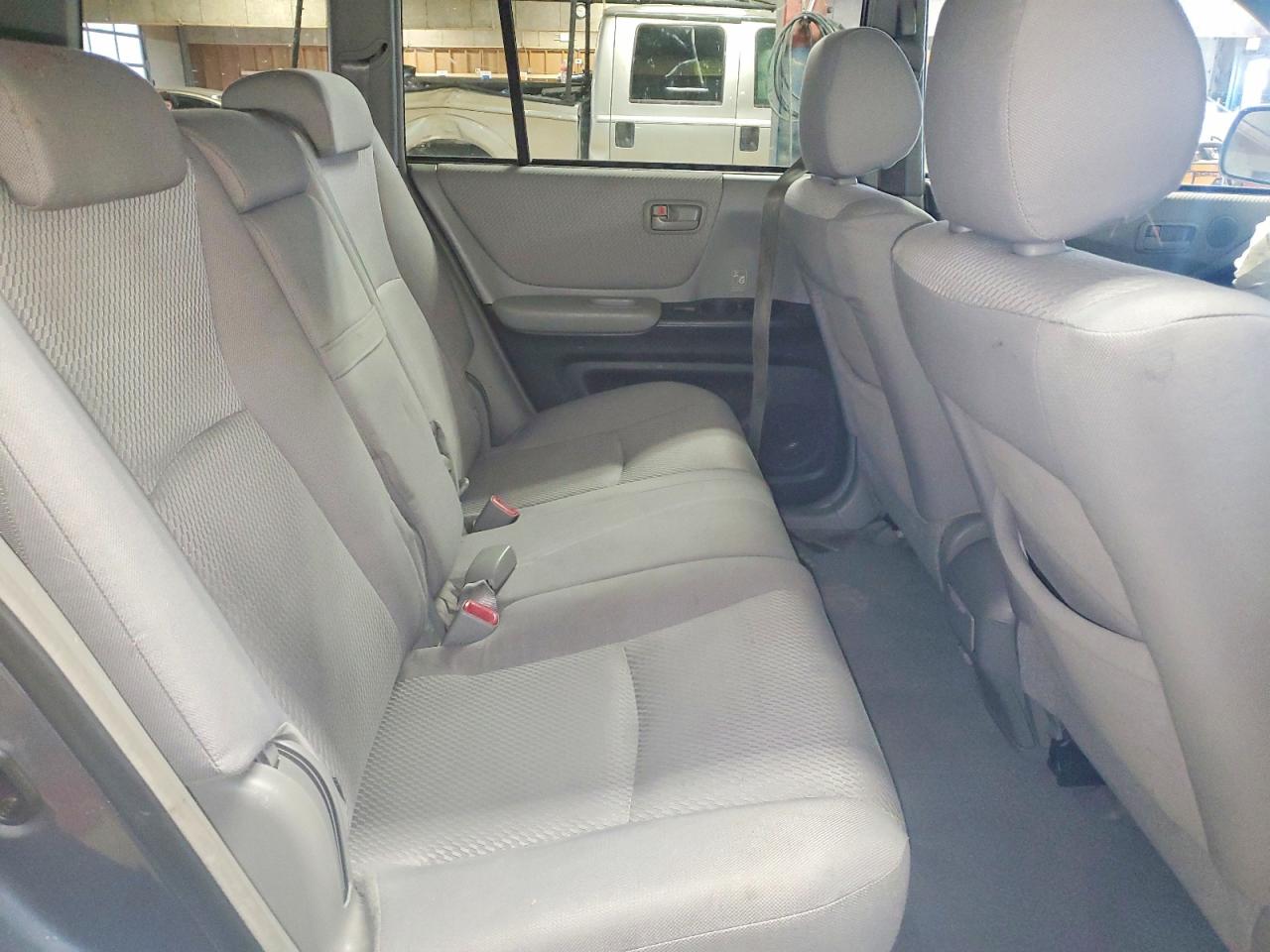 2004 TOYOTA HIGHLANDER photo 11